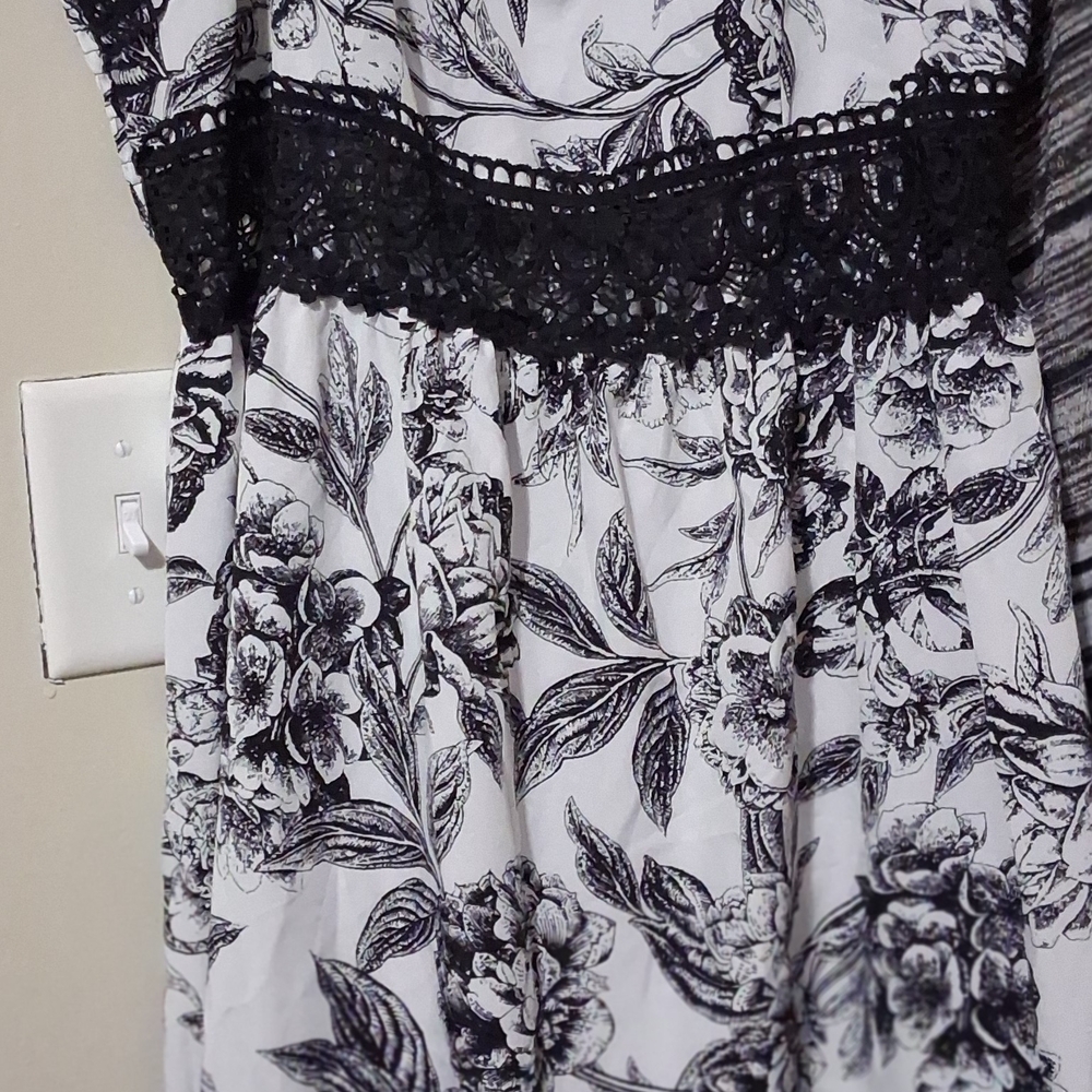 SHEIN Black and White Floral Lace Dress